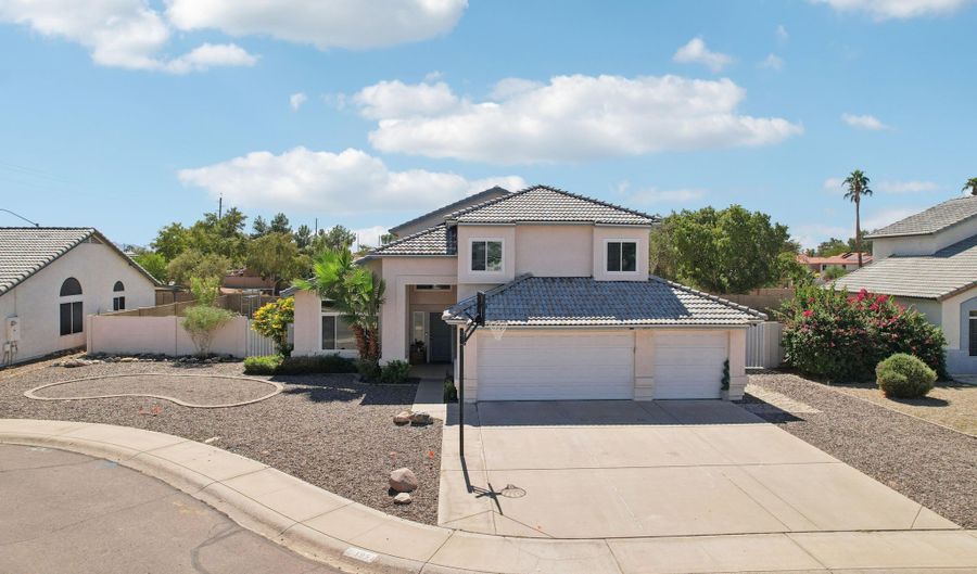 1951 E BAYLOR Ct, Chandler, AZ 85225 - 4 Beds, 3 Bath