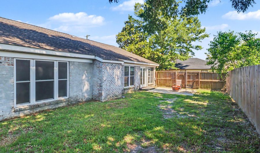 412 Woodland Park Dr, Biloxi, MS 39531 - 4 Beds, 2 Bath