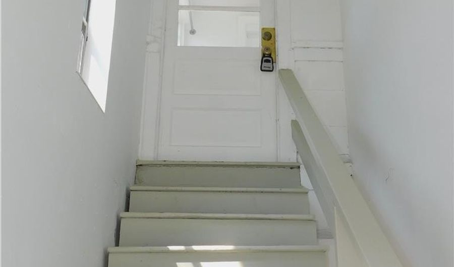 2411 S 5th St 2Nd Floor, Allentown, PA 18103 - 2 Beds, 1 Bath