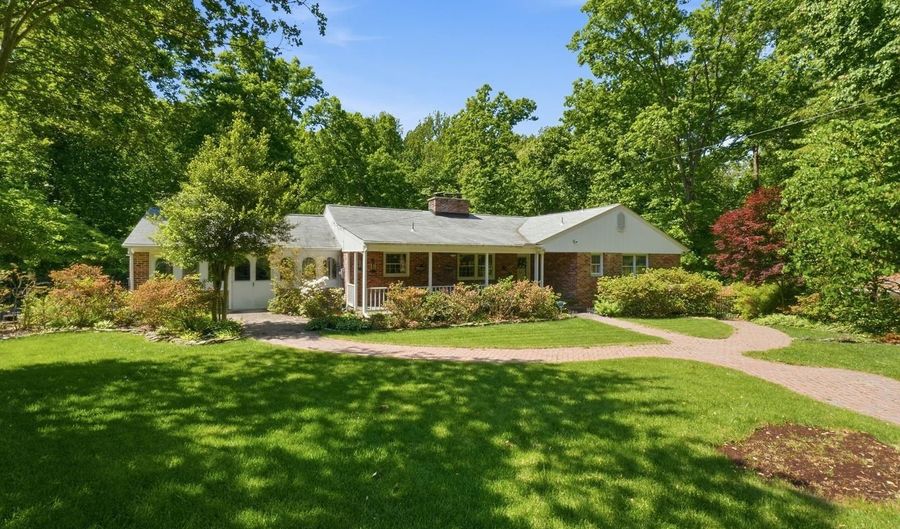 3917 MALCOLM Ct, Annandale, VA 22003 - 5 Beds, 4 Bath