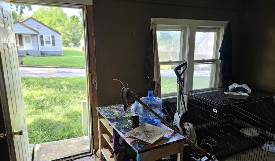 400 E Garfield Ave, Ava, MO 65608 - 2 Beds, 1 Bath