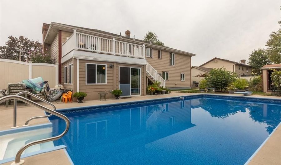 33 Carriage Way, North Providence, RI 02904 - 4 Beds, 3 Bath