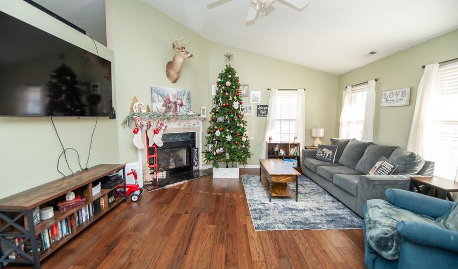 864 Thornbird Cir, Boiling Springs, SC 29316 - 3 Beds, 2 Bath