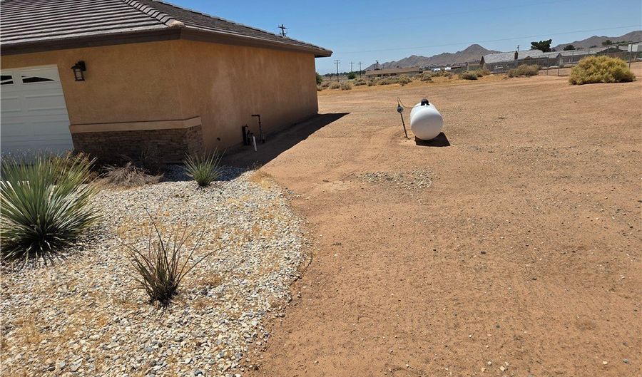 16118 OCOTILLA Rd, Apple Valley, CA 92307 - 4 Beds, 2 Bath