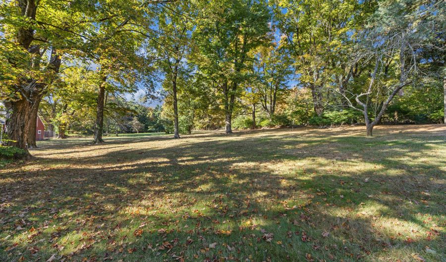 429 Sperry Rd, Bethany, CT 06524 - 5 Beds, 4 Bath