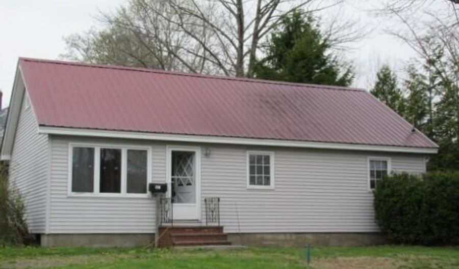 137 Union St, Belfast, ME 04915 - 2 Beds, 1 Bath