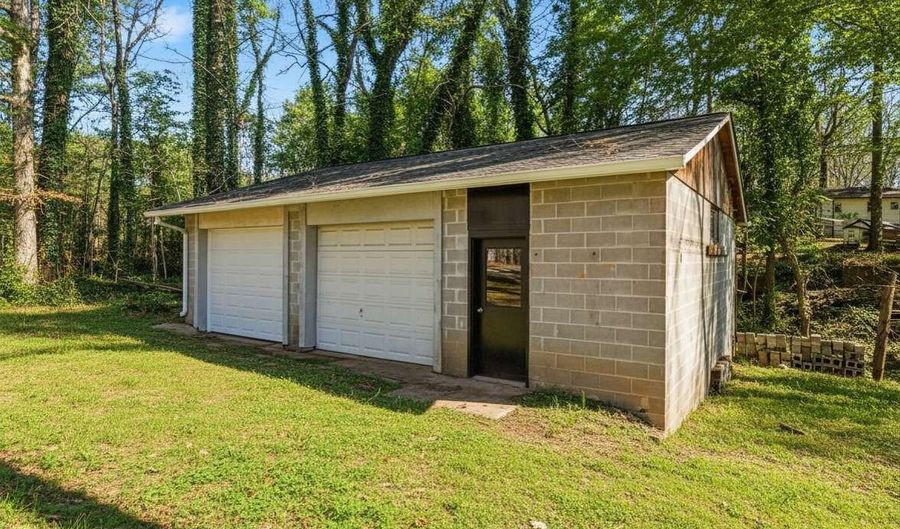 4975 Brawner Lake Dr, Austell, GA 30106 - 3 Beds, 2 Bath