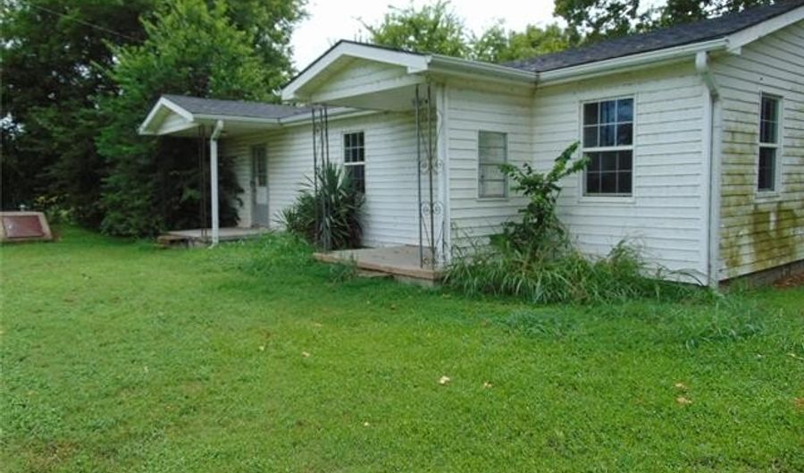 226 Happy Trails Rd, Ardmore, OK 73401 - 3 Beds, 2 Bath
