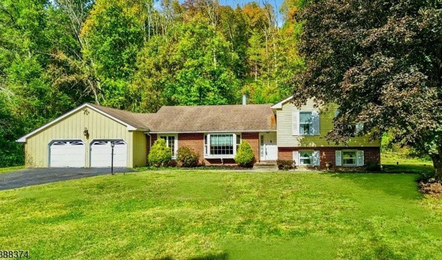 12 Goodale Rd, Andover, NJ 07860 - 5 Beds, 3 Bath