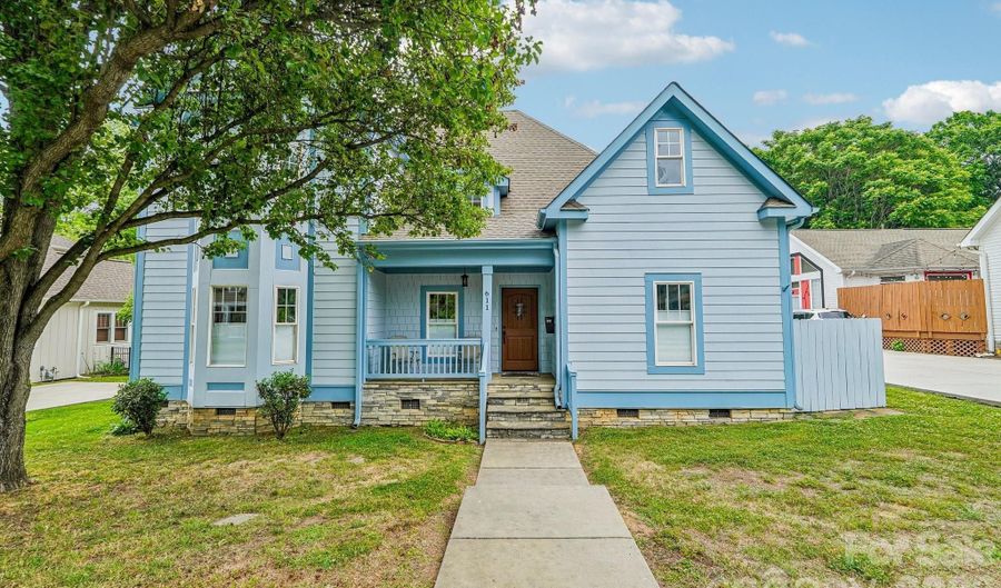 611 E 37th St, Charlotte, NC 28205 - 3 Beds, 4 Bath