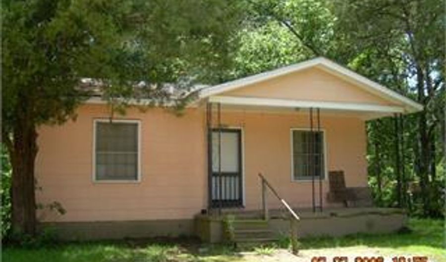 1404 Lincoln Ave, Albany, GA 31707 - 2 Beds, 1 Bath
