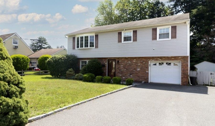 25 S Valley Rd, Bayonne, NJ 07035 - 3 Beds, 2 Bath