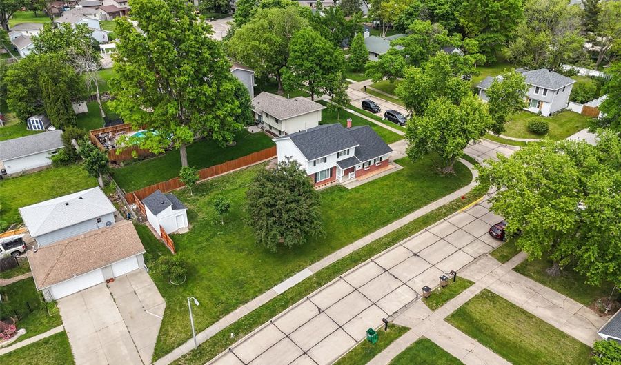 2403 Guenever Ct, Altoona, IA 50009 - 3 Beds, 3 Bath