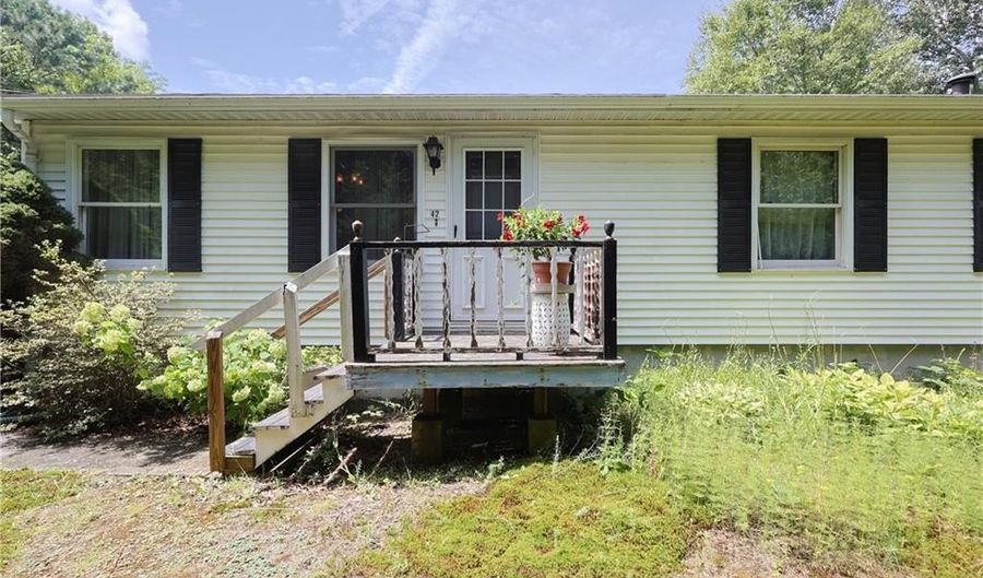 42 Hopkins Ave, Johnston, RI 02919 - 2 Beds, 1 Bath