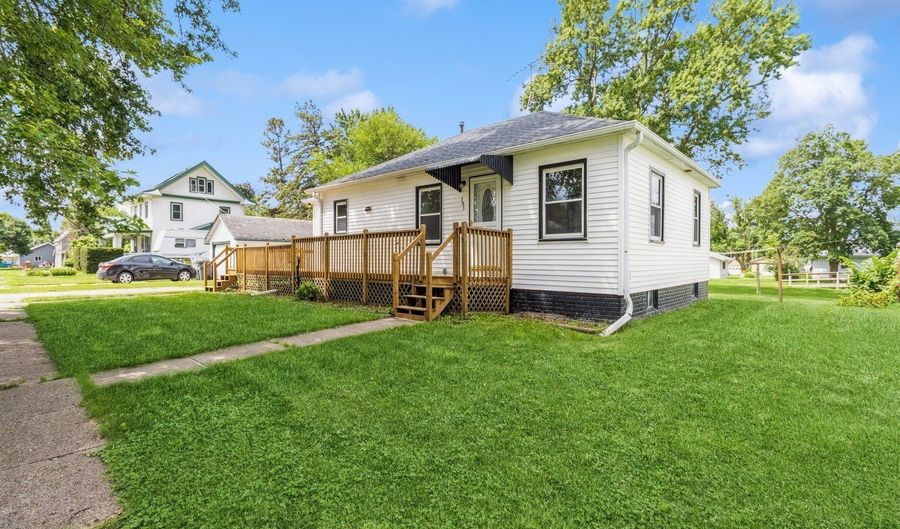 305 6th St, Adair, IA 50002 - 3 Beds, 1 Bath