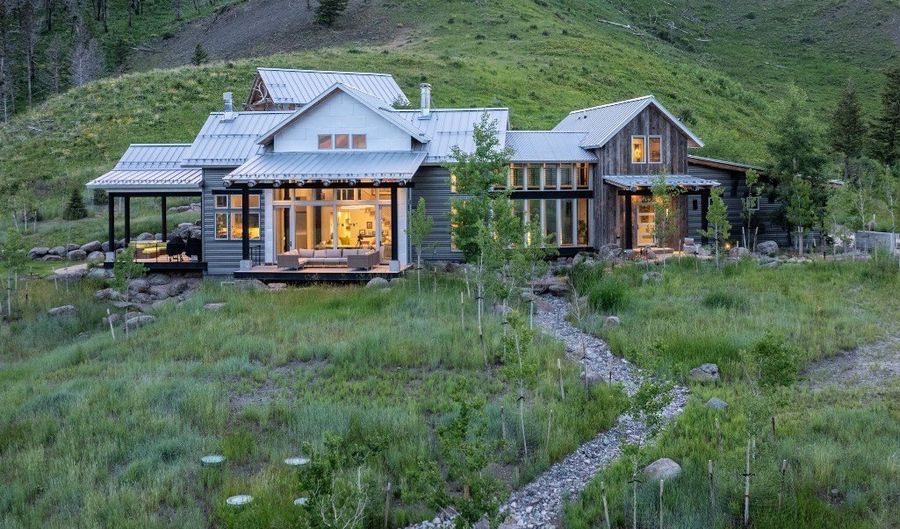 225 Alpen Strasse St, Bozeman, MT 59715 - 4 Beds, 4 Bath
