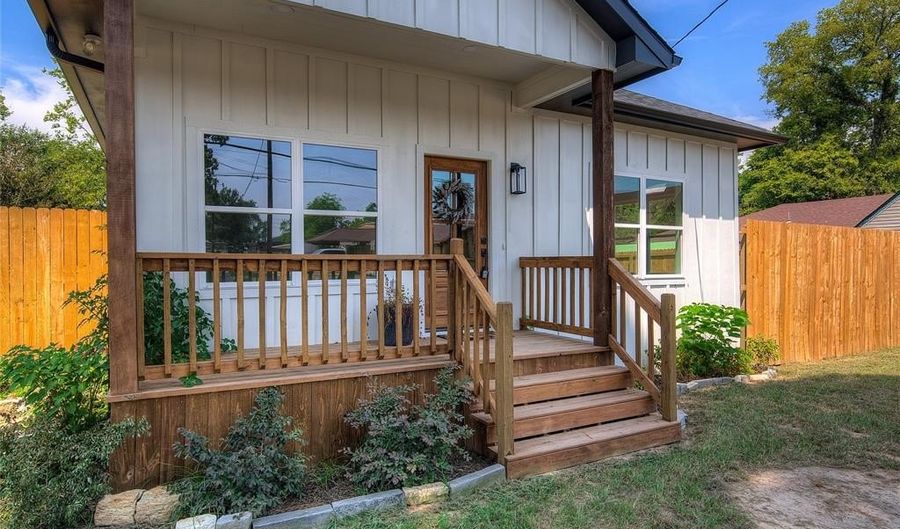 619 Texas St, Sulphur Springs, TX 75482 - 3 Beds, 2 Bath
