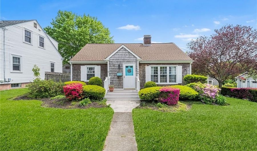 146 Bay View Ave, Bristol, RI 02809 - 2 Beds, 2 Bath
