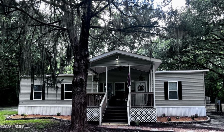 1610 Charleston Dr, Beaufort, SC 29906 - 3 Beds, 2 Bath