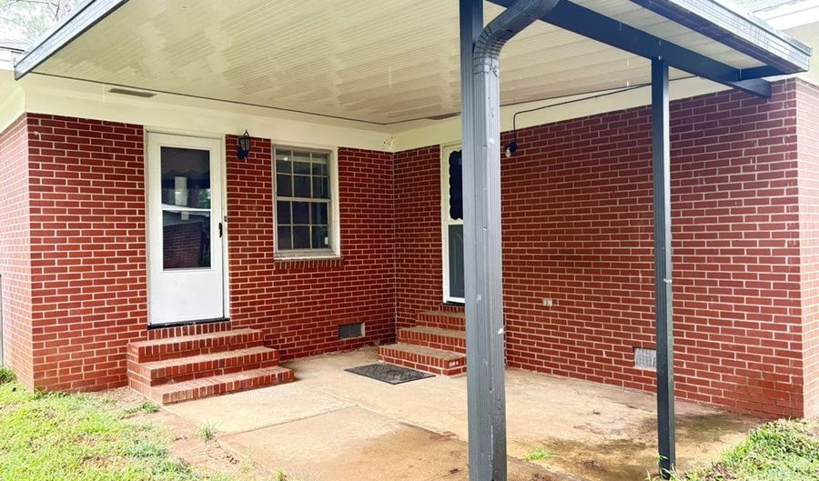 514 EDGEWOOD Ln, Albany, GA 31707 - 4 Beds, 2 Bath