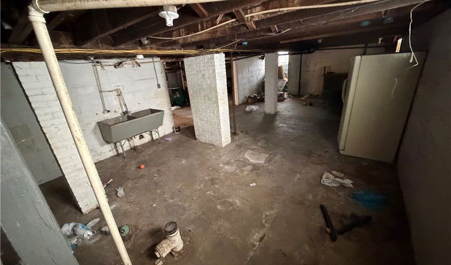 1020 W Prospect Rd, Ashtabula, OH 44004 - 4 Beds, 2 Bath