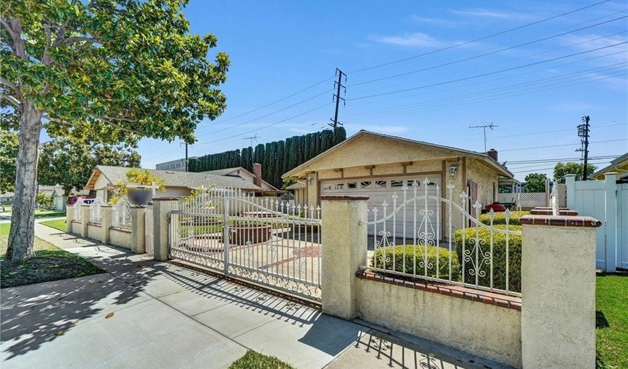 1101 S Clifpark Cir, Anaheim, CA 92805 - 4 Beds, 2 Bath