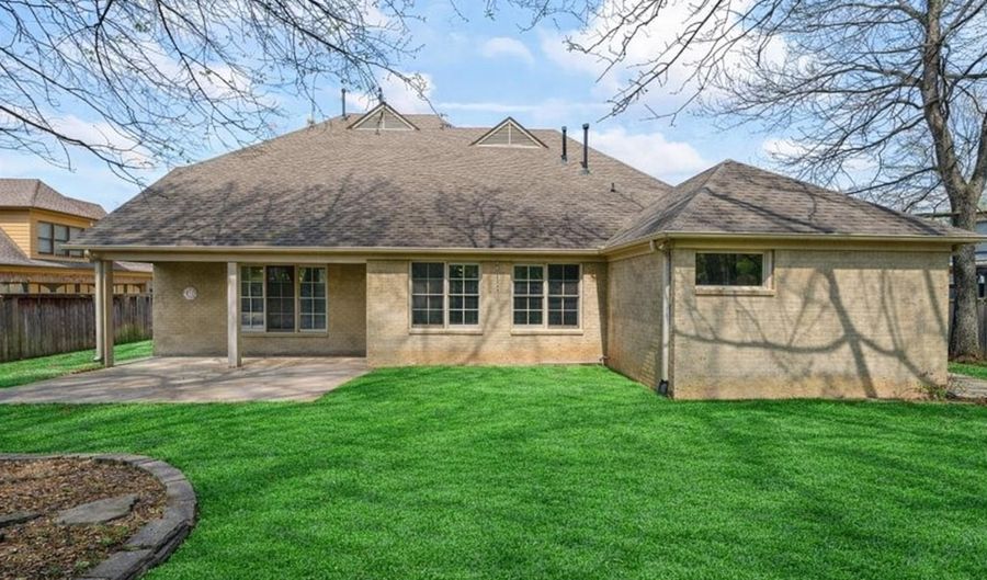 11979 HENNING OAKS Ln, Arlington, TN 38002 - 5 Beds, 3 Bath
