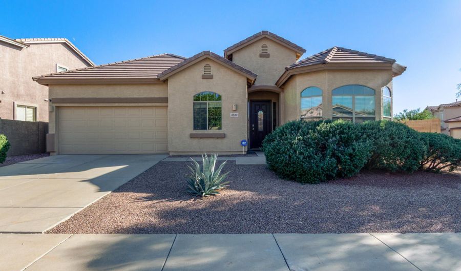 4537 W RAVINA Ln, Anthem, AZ 85086 - 3 Beds, 2 Bath