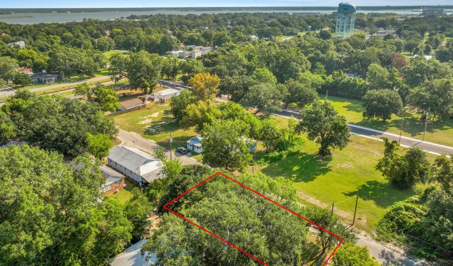 512 Peyton Dr, Biloxi, MS 39530 - 2 Beds, 1 Bath