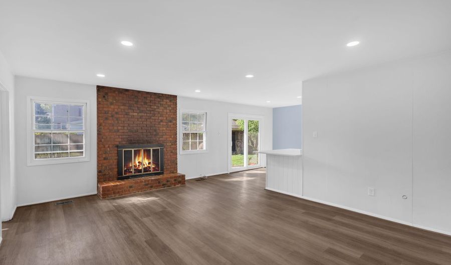 12113 ROUND TREE Ln, Bowie, MD 20715 - 3 Beds, 2 Bath