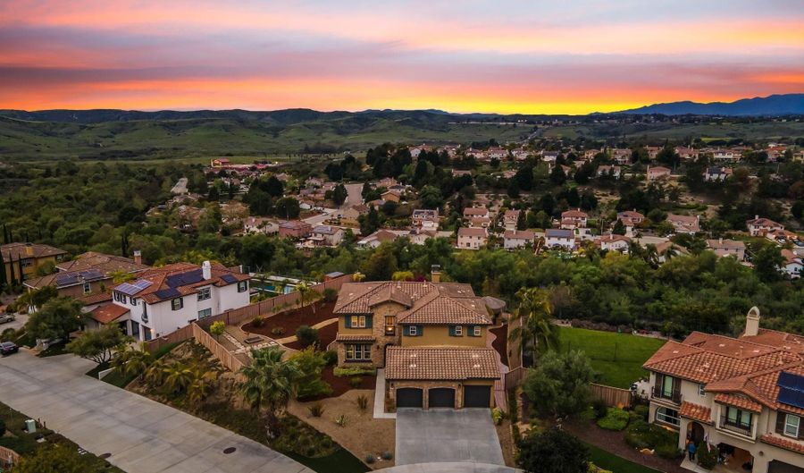 1082 Straightaway Ct, Oceanside, CA 92057 - 4 Beds, 4 Bath