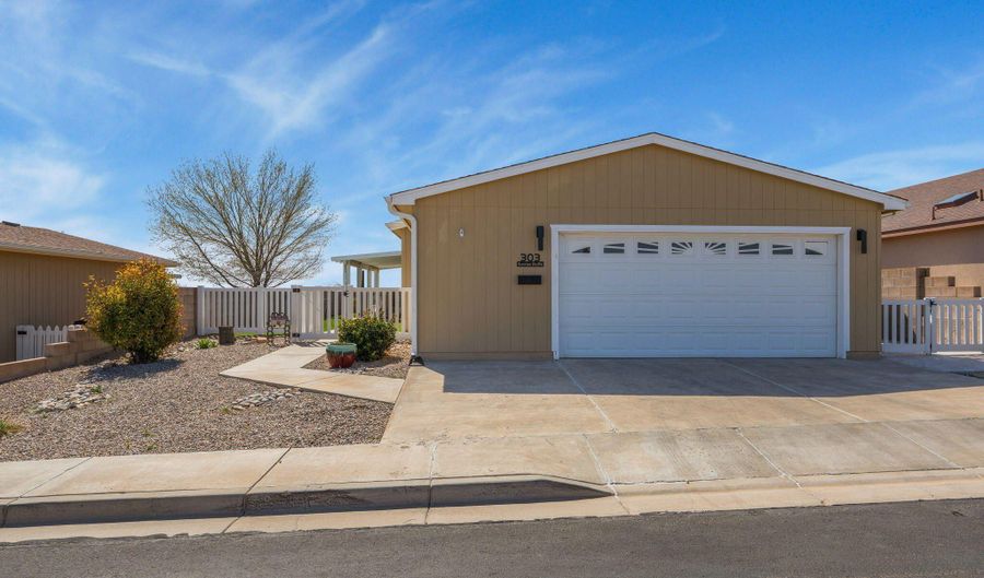 303 Sunrise Bluffs Dr, Belen, NM 87002 - 3 Beds, 2 Bath