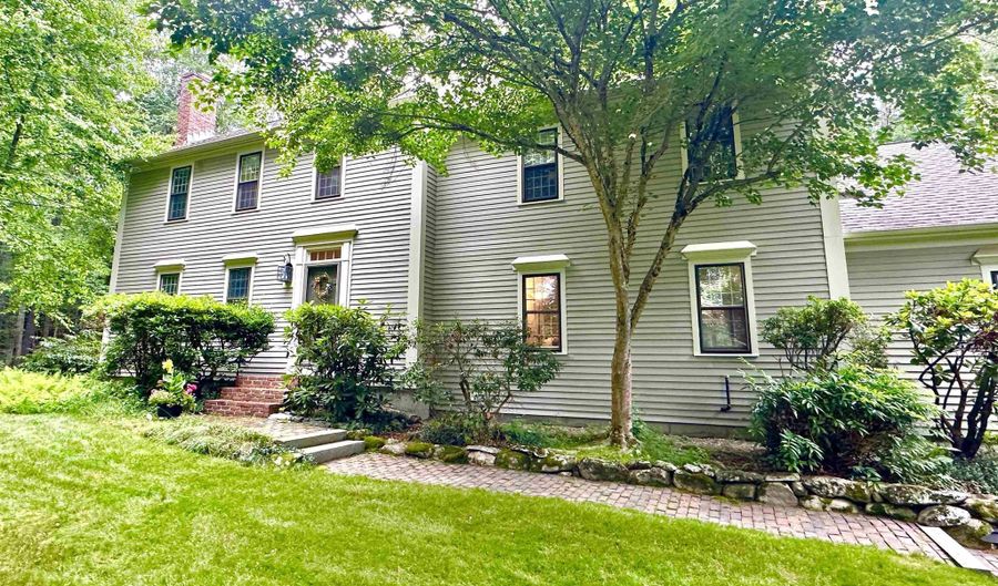 13 Storybrook Ln, Amherst, NH 03031 - 4 Beds, 3 Bath