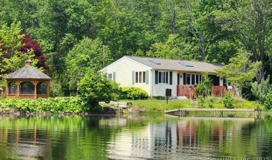 28 Farm Dr, Ashford, CT 06278 - 2 Beds, 1 Bath