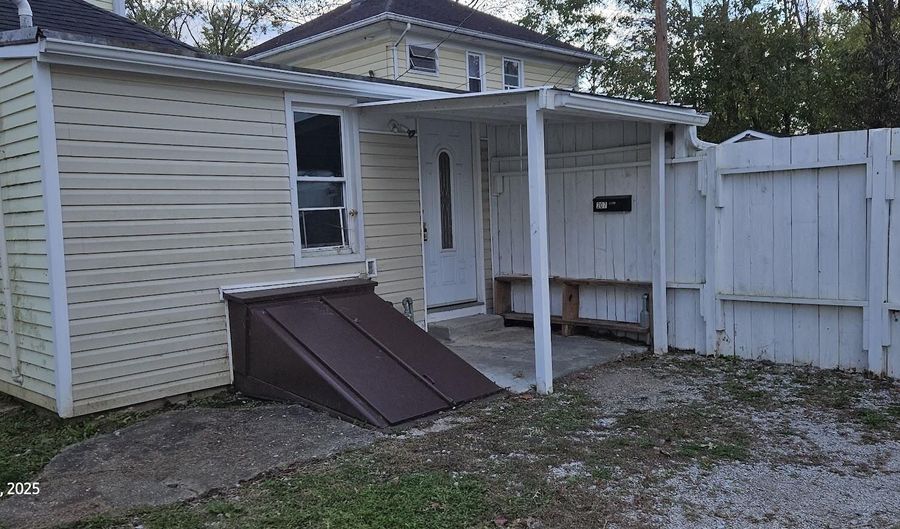 207 E 3rd St, Augusta, KY 41002 - 3 Beds, 2 Bath