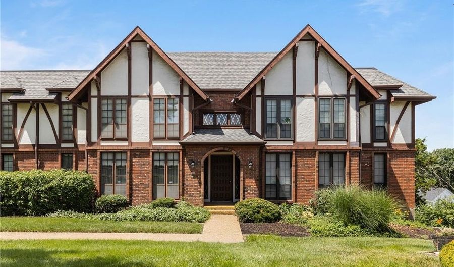 927 Claytonbrook Dr 3, Ballwin, MO 63011 - 2 Beds, 2 Bath