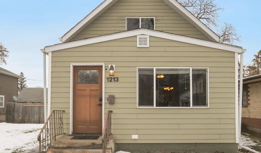 1213 S 2nd St, Aberdeen, SD 57401 - 3 Beds, 2 Bath