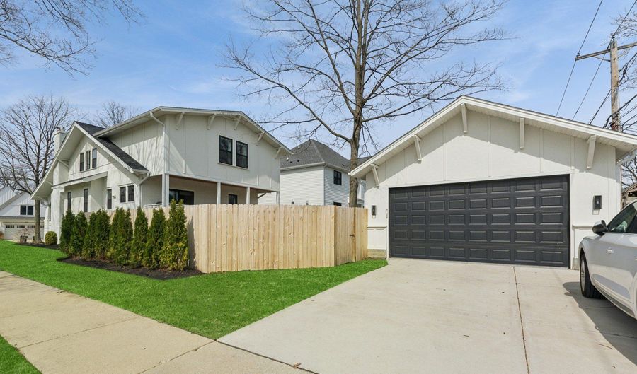 903 N Vail Ave, Arlington Heights, IL 60004 - 4 Beds, 4 Bath