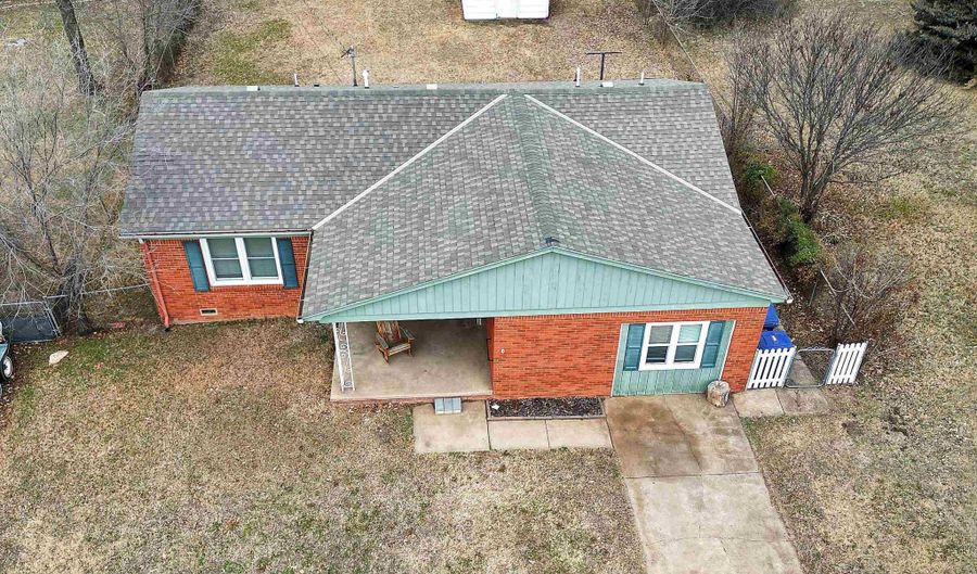 1809 Meadowlake Dr, Augusta, KS 67010 - 4 Beds, 2 Bath