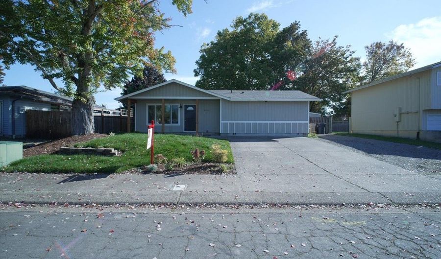 2419 SE ERMINE St, Albany, OR 97322 - 4 Beds, 2 Bath