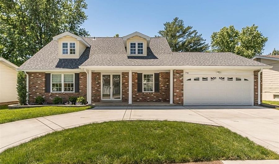 716 Reinke Rd, Ballwin, MO 63021 - 5 Beds, 3 Bath