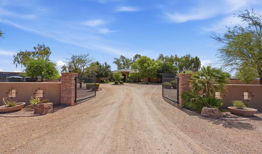 1793 N BIANCO Rd, Casa Grande, AZ 85193 - 4 Beds, 4 Bath