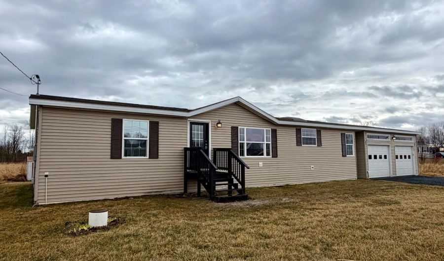 111 Deso Dr, Alburgh, VT 05440 - 3 Beds, 3 Bath
