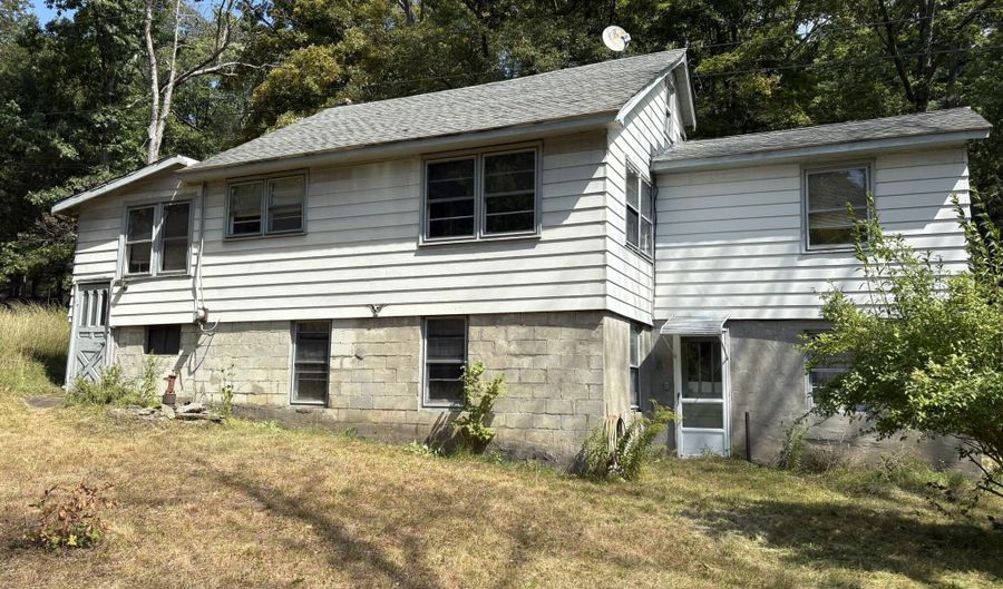 42 E Pond Lilly Rd, Ancram, NY 12502 - 2 Beds, 2 Bath