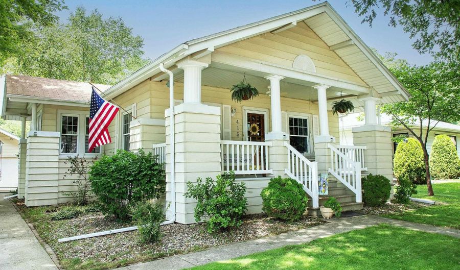415 Locust St, Allison, IA 50602 - 2 Beds, 2 Bath