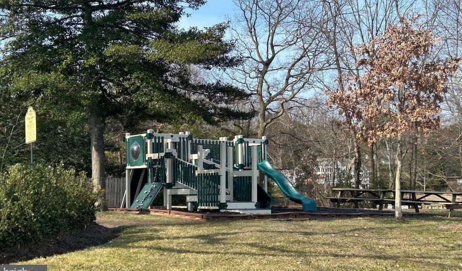 3259 CHRISLAND Dr, Annapolis, MD 21403 - 5 Beds, 4 Bath