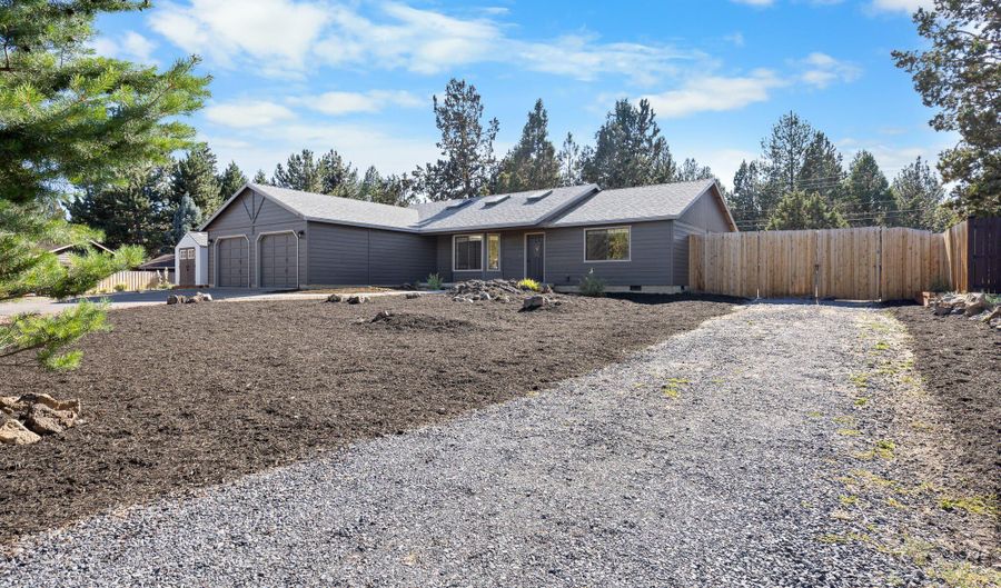61325 King Josiah Pl, Bend, OR 97702 - 3 Beds, 2 Bath