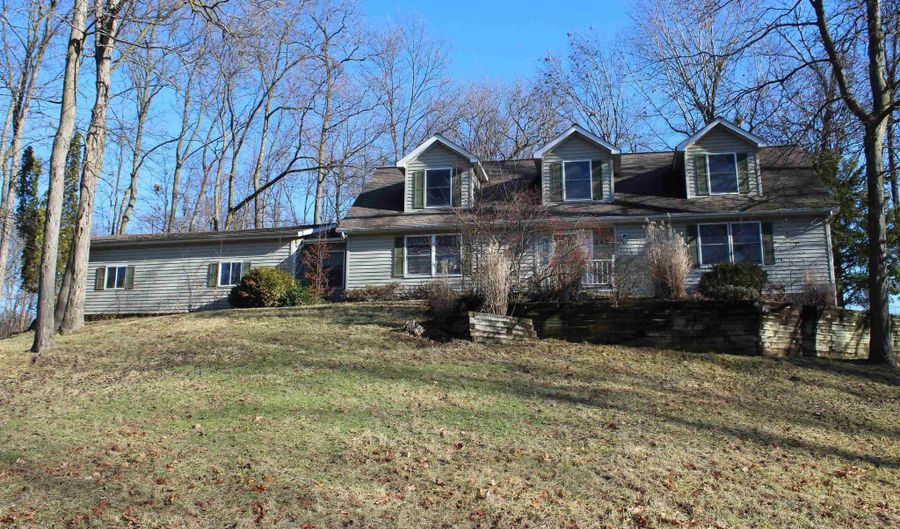 880 W Mashie Ct, Angola, IN 46703 - 4 Beds, 4 Bath