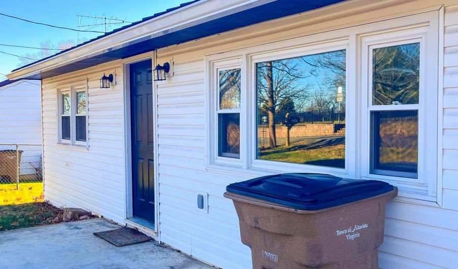 1606 School St, Altavista, VA 24517 - 3 Beds, 1 Bath