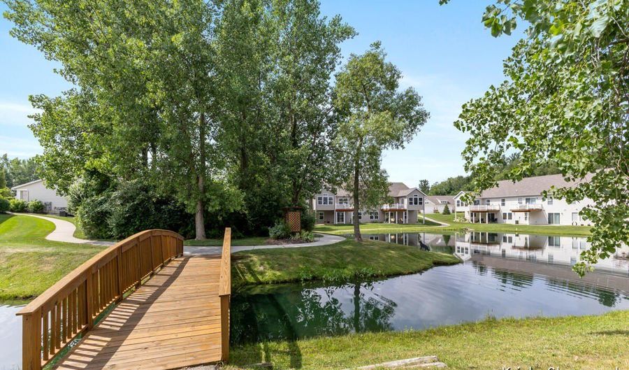 6151 Charleston Ln, Allendale, MI 49401 - 2 Beds, 3 Bath